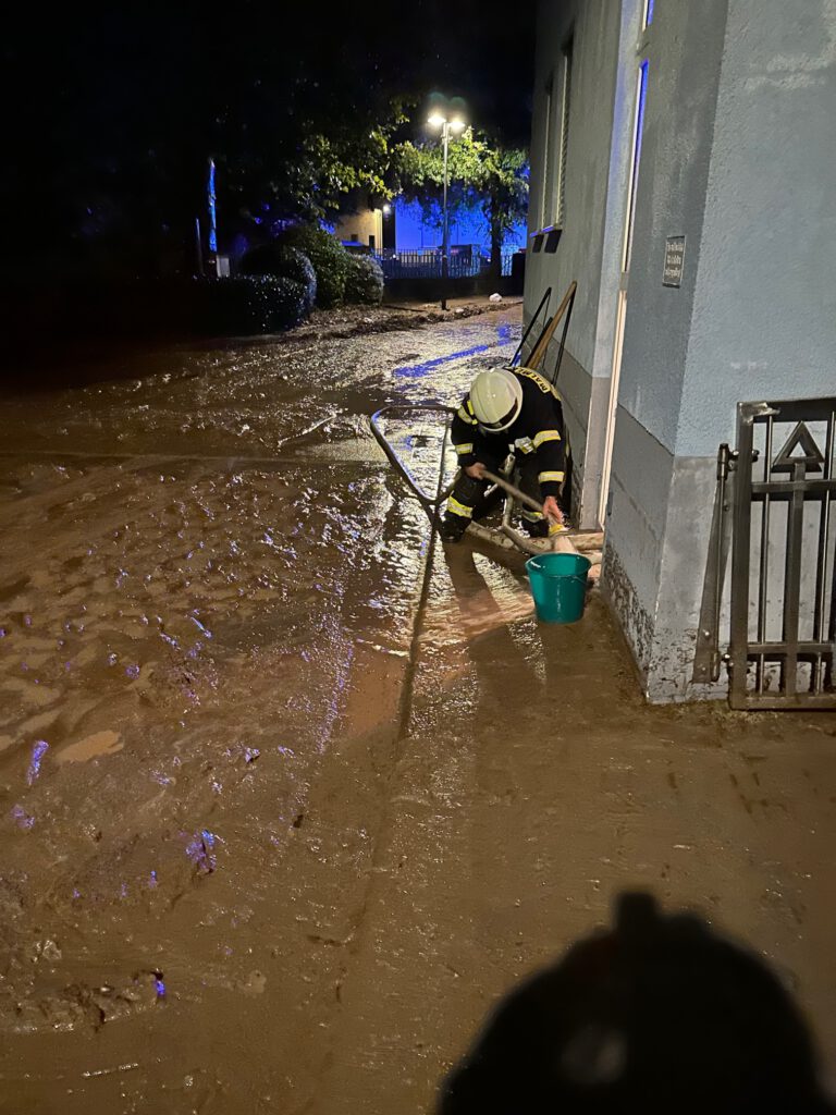 Heftiges Unwetter Sorgt F R Einsatzstellen In Elz Freiwillige